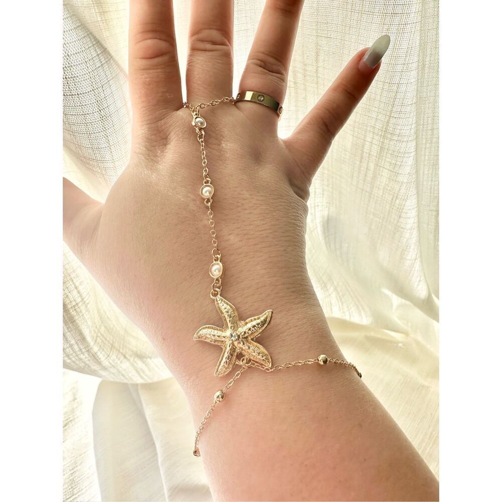Starfish finger chain bracelet with faux pearl  ￼